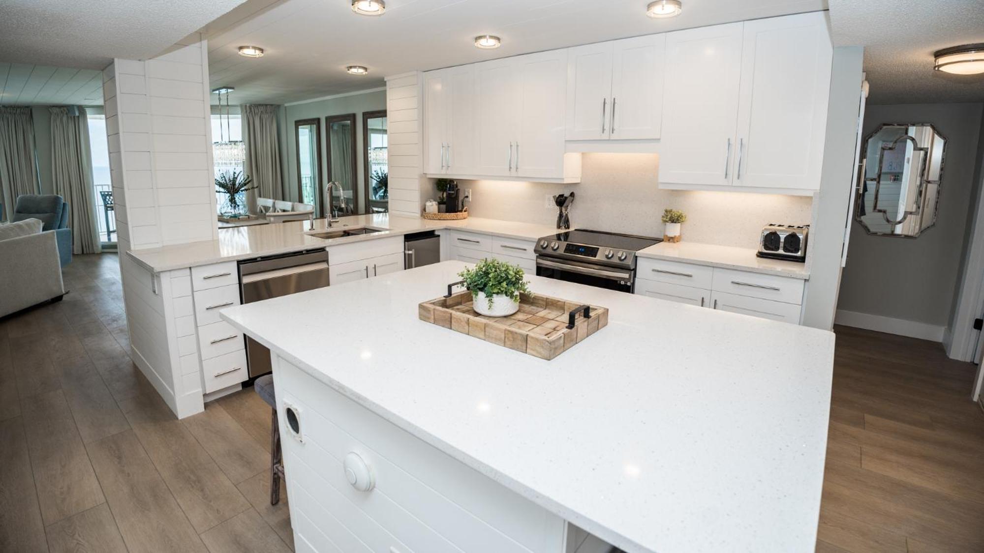 New Rental - 3Br 3Ba Corner Beachfront - 2024 Remodel - 3 Pools, Tiki Hut, Gym, Tennis Panama City Beach Bagian luar foto