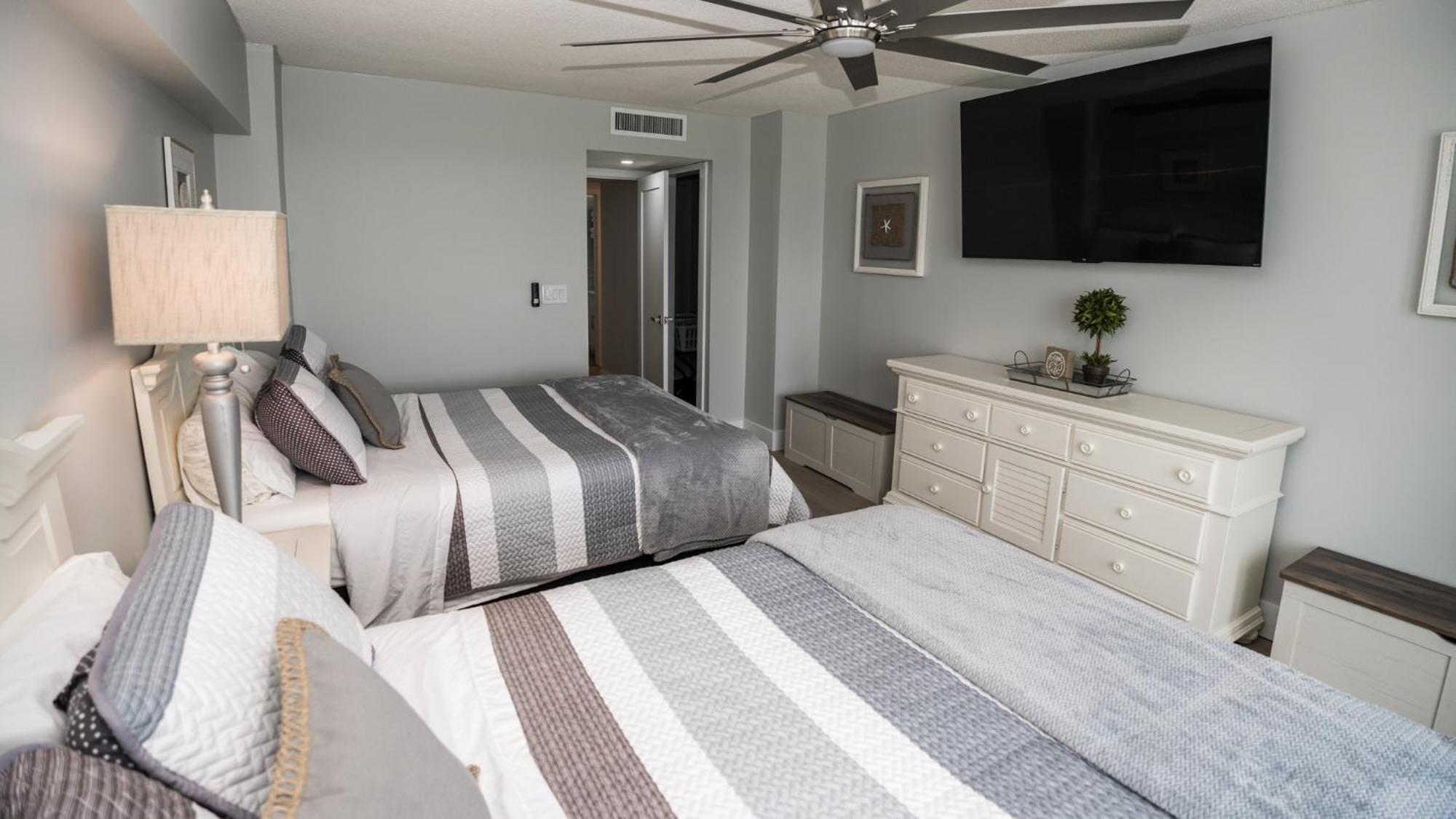 New Rental - 3Br 3Ba Corner Beachfront - 2024 Remodel - 3 Pools, Tiki Hut, Gym, Tennis Panama City Beach Bagian luar foto