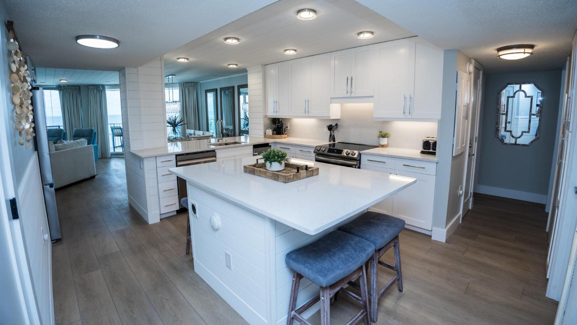 New Rental - 3Br 3Ba Corner Beachfront - 2024 Remodel - 3 Pools, Tiki Hut, Gym, Tennis Panama City Beach Bagian luar foto