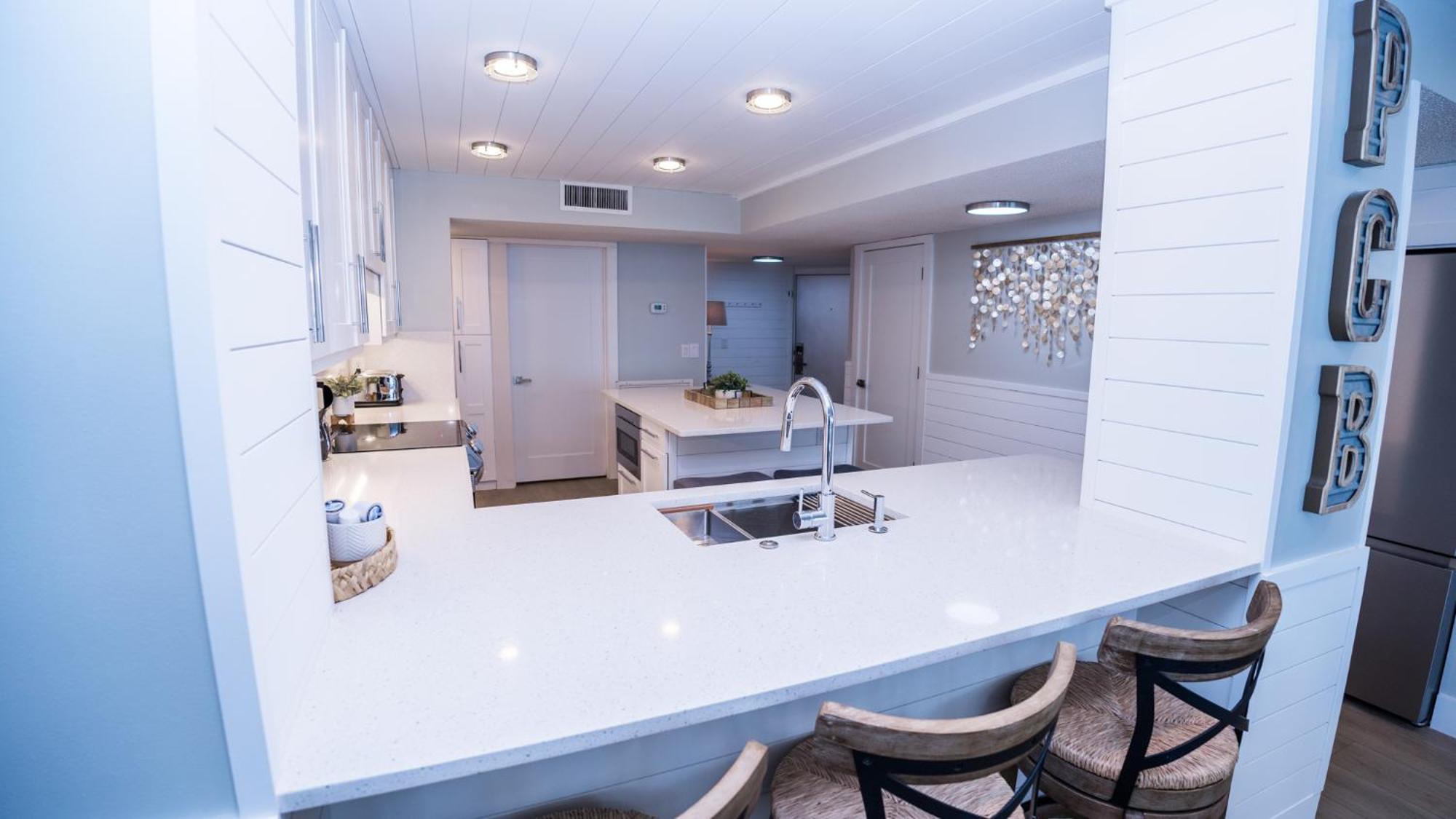 New Rental - 3Br 3Ba Corner Beachfront - 2024 Remodel - 3 Pools, Tiki Hut, Gym, Tennis Panama City Beach Bagian luar foto