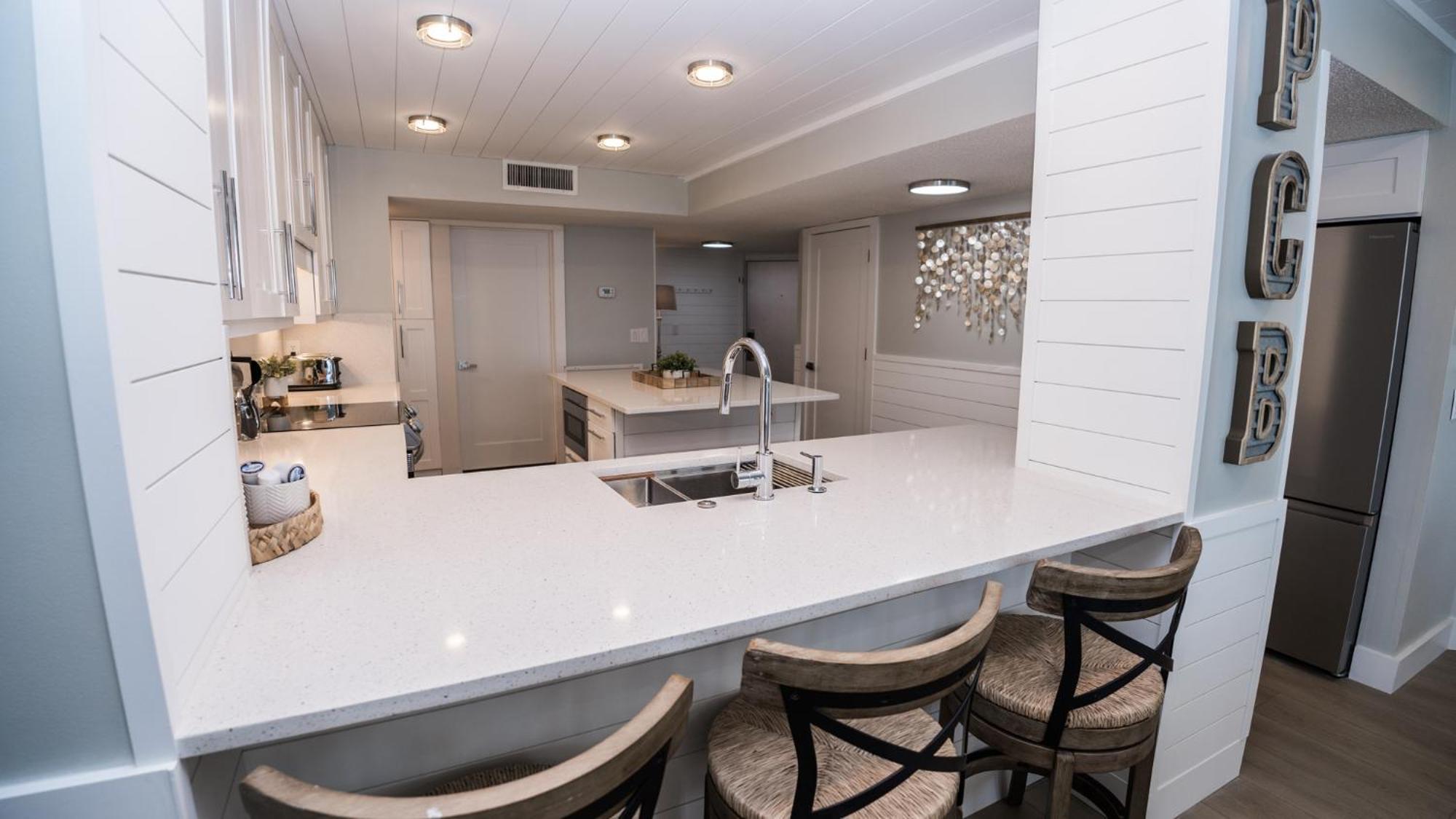 New Rental - 3Br 3Ba Corner Beachfront - 2024 Remodel - 3 Pools, Tiki Hut, Gym, Tennis Panama City Beach Bagian luar foto