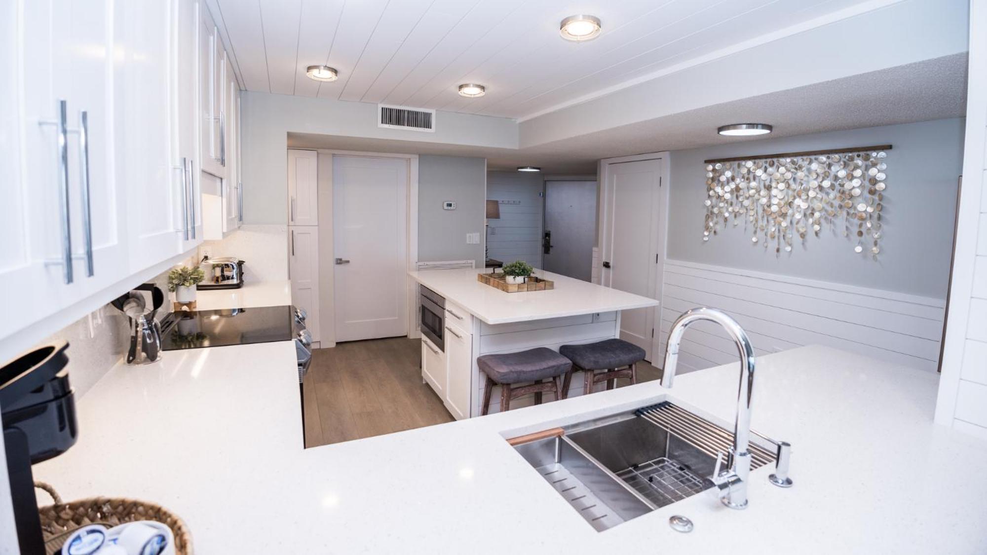 New Rental - 3Br 3Ba Corner Beachfront - 2024 Remodel - 3 Pools, Tiki Hut, Gym, Tennis Panama City Beach Bagian luar foto